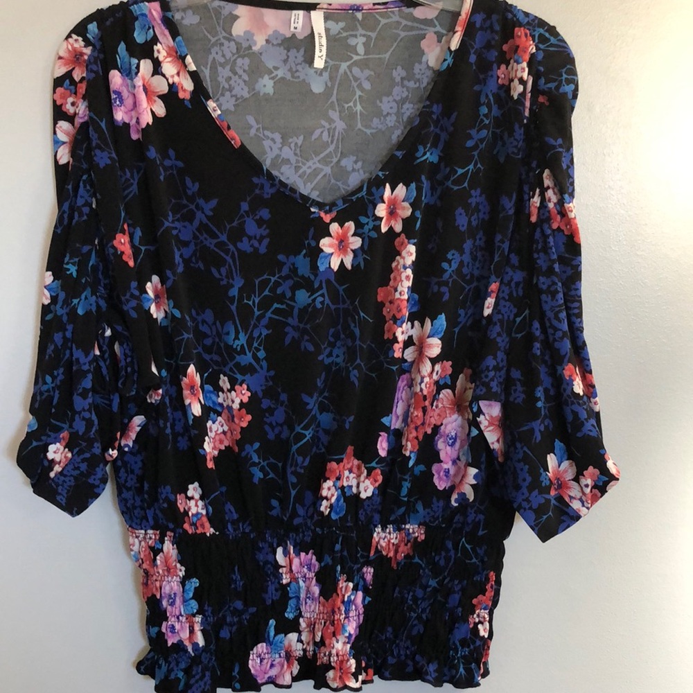 Studio Y (Maurice’s) floral top, NWOT, size medium.